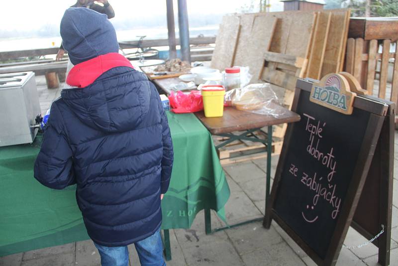 Zabijačkové hody na přírodním koupališti Poděbrady u Olomouce