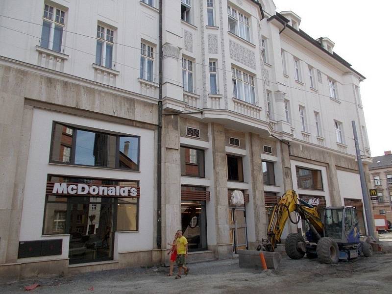 V budově bývalého kina Mír na olomouckém náměstí Hrdinů vzniká pobočka řetězce McDonald´s. 13. září 2020