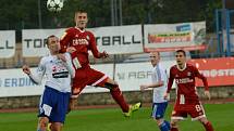 Olomoučtí fotbalisté (v červeném) porazili Znojmo 4:1 a slavili postup do první ligy