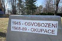 Doplnění Památníku osvobození Rudou armádou v Čechových sadech v Olomouci, 25. března 2022