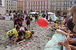 Olomoučtí ragbisté uspořádali v sobotu na Horním náměstí charitativní turnaj hraný na písku.