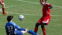 Olomoucké fotbalistky (v červeném) porazily v zápase 10. kola MSLŽ tým FC Brno 3:0.