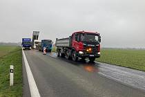 Plošné opravy nerovností na silnici I/46 u Bohuňovic.