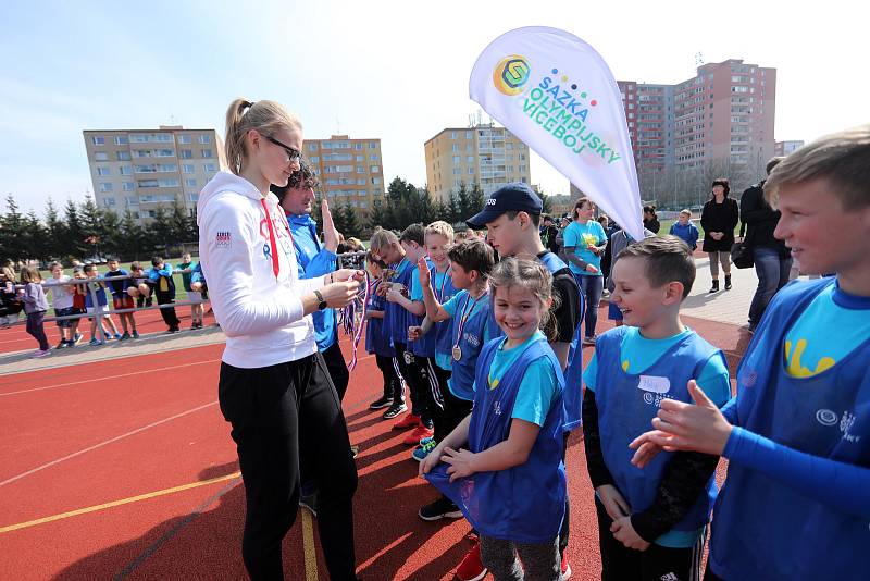 Olympijský trénínk na ZŠ Heyrovského v Olomouci pod vedením Michaely Hrubé, Štěpána Janáčka, Šárky Kašpárkové a Michala Pogányho