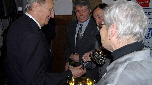 Cena Drahoše Válka – Karel Rektořík, členem olomouckých plaveckých oddílů (Sokol, Slávia Universita) od roku 1946