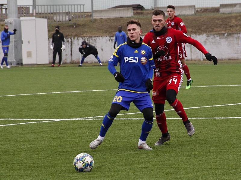 Sigma (v červeném) porazila v přípravě Jihlavu 3:1.