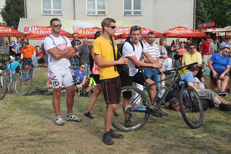 Už jedenáctý závod Litovelským Pomoravím si v sobotu nenechali ujít stovky cyklistů všech věkových kategorií.