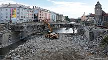 25.7.2018 - demolice olomouckého mostu přes Moravu u Bristolu.