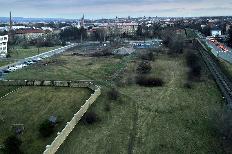 Prostor pro nový komplex waldorfské školy u Tomkovy ulice v Olomouci. Březen 2020