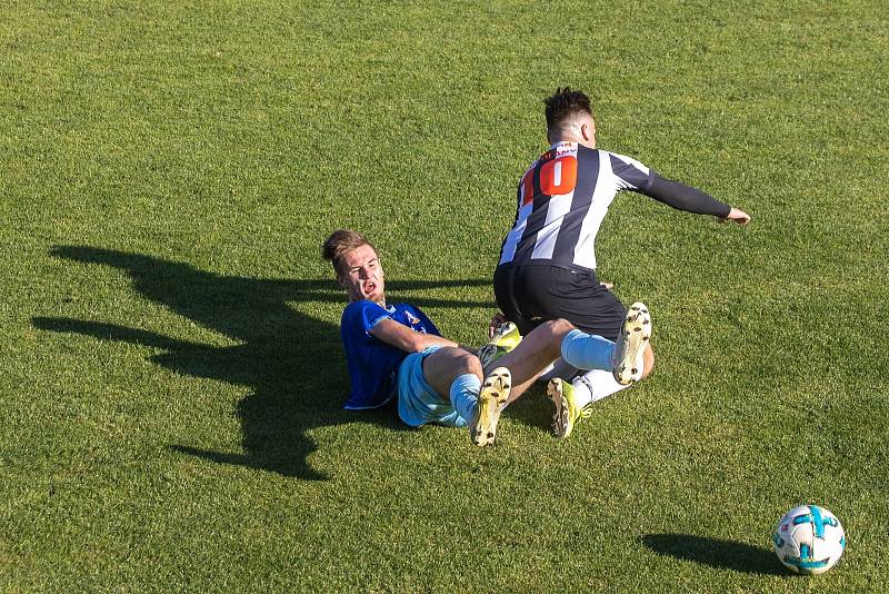 Hodolany (v pruhovaném) porazily Šumvald 4:1. Ilustrační foto