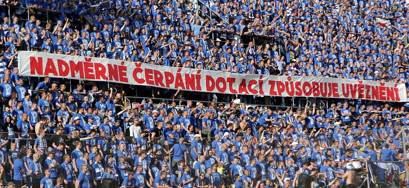 Fanoušci Baníku na severní tribuně Androva stadionu