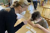Testování žáků na ZŠ Mozartova v Olomouci, 12. dubna 2021