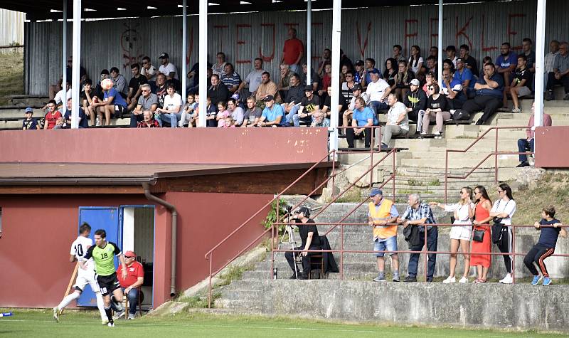 Konice (v bílém) ve šlágru I.A třída padla s Olešnicí rozdílem jediné branky - 1:2. 26.9. 2021