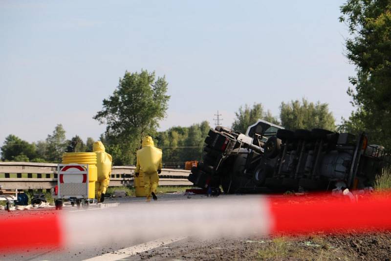 Dopravní nehoda cisternového vozidla s nebezpečnou látkou - D46, Držovice