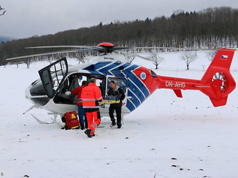 Tragická havárie 19letého řidiče mezi Krákořicemi a Komárovem