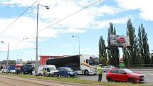 V pondělí ráno se na Tovární ulici v Olomouci střetlo šest automobilů.