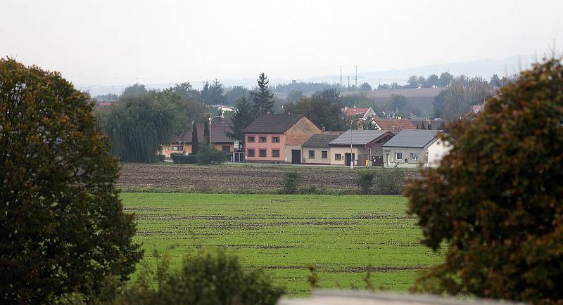 Obyvatelé městské  části Olomouc - Nedvězí si stěžují na zápach z hnojení čistírenskými kaly.