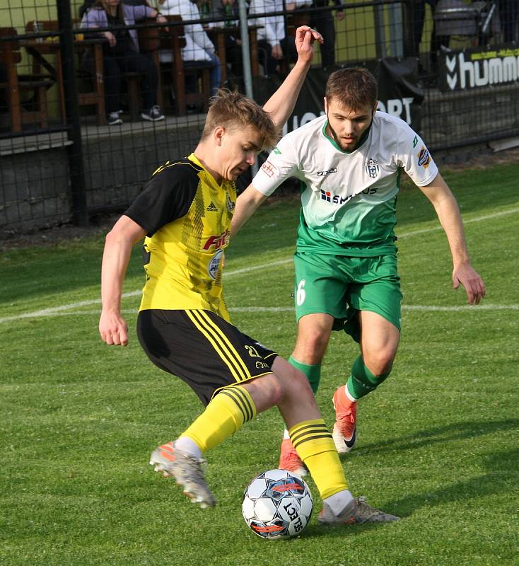 Fotografie ze zápasu mezi celky FK Nové Sady a TJ Slovan Bzenec