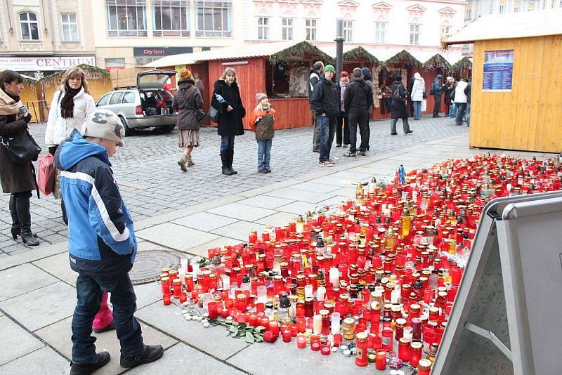 Olomoučtí občané se naposledy rozloučili s Václavem Havlem na Horním náměstí.