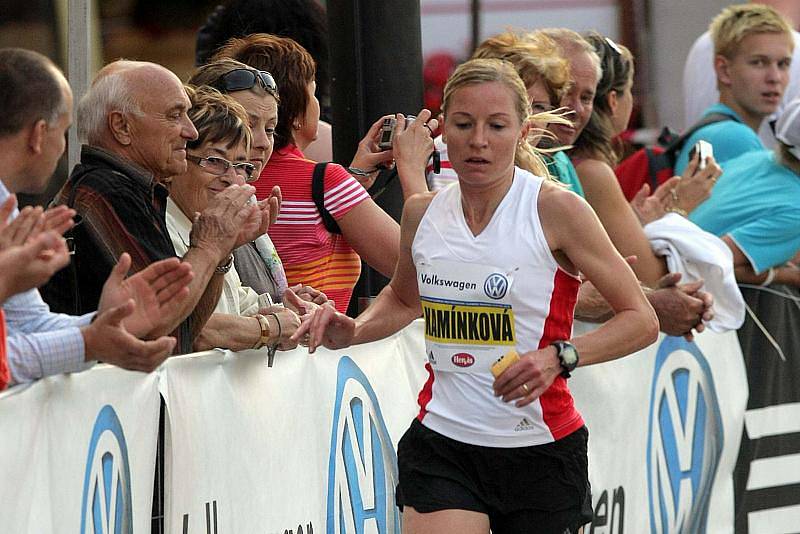 Petra Kamínková na trati Olomouckého půlmaratonu