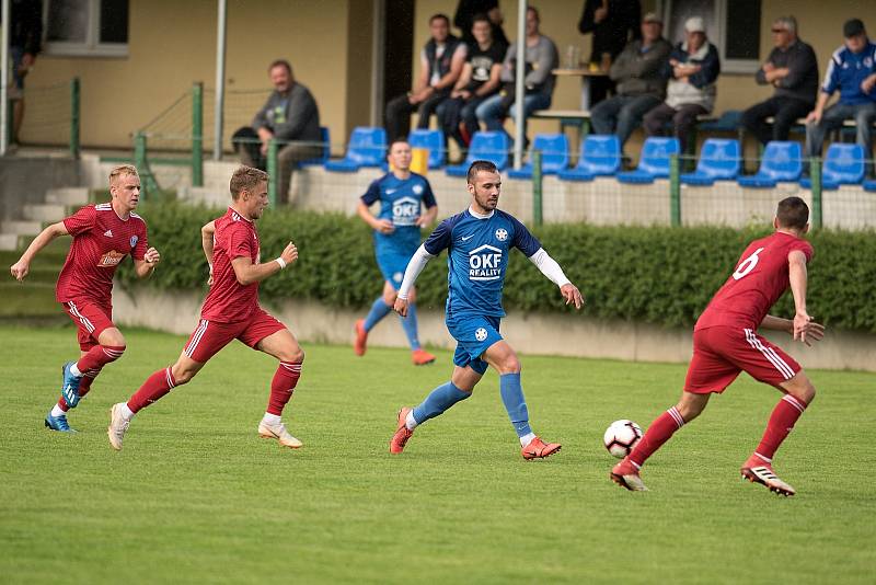 Fotbalisté Sigmy B (v červeném) zvítězili v Kozlovicích 4:0.