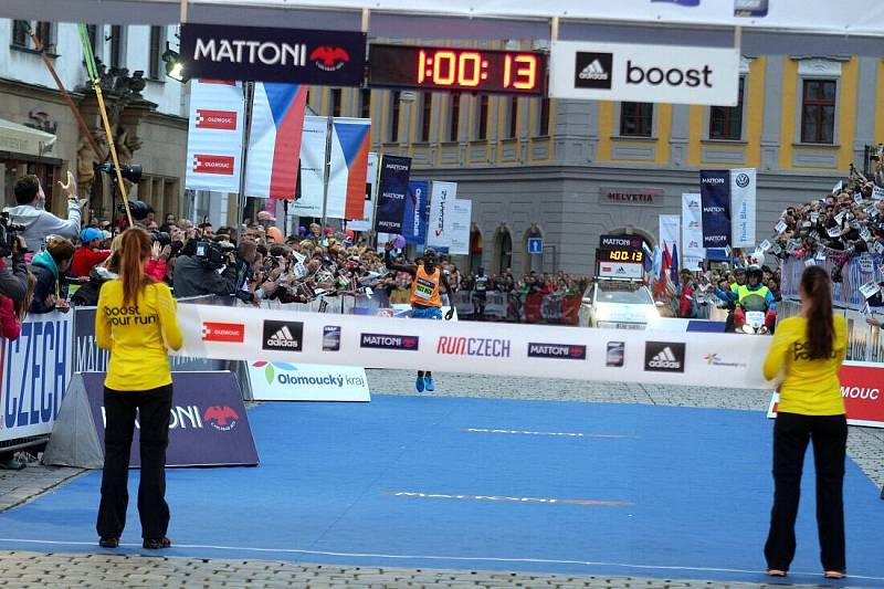 eňský vodič Geoffrey Ronoh míří za vítězstvím a rekordem trati. Olomoucký půlmaraton 2014