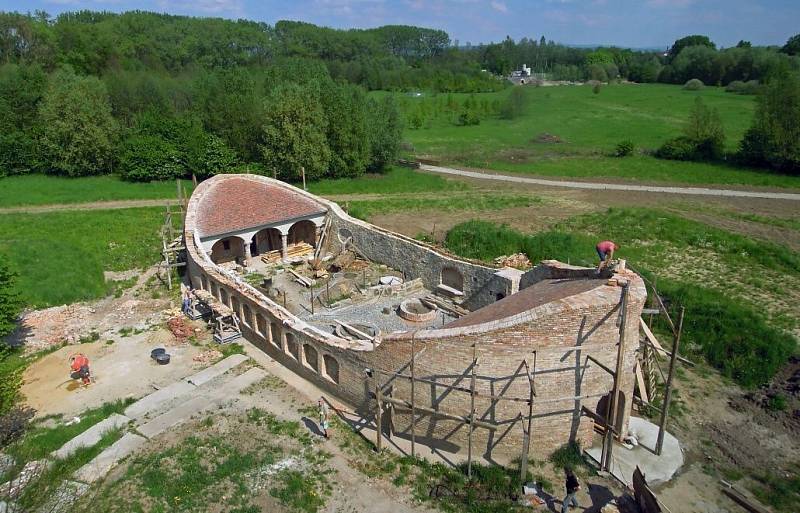 Budování Domu přírody u Horky nad Moravou. Zahrada živočichů a rostlin – Rajská zahrada  (d. 32 m, š. 12 m, v. 2,6 – 5,5 m).  Autor František Skála.