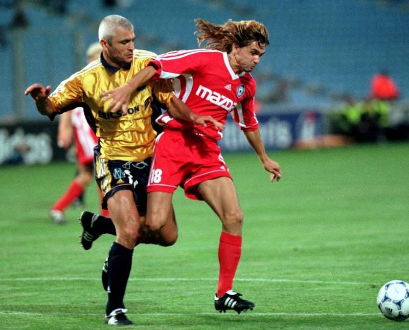1997 - Martin Kotůlek (vpravo) v zápase Poháru UEFA proti Olympique  Marseille
