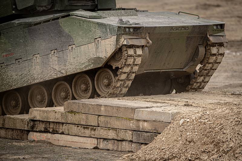 Obrněnec ASCOD 42 na mediálním dnu při testování bojových vozidel pěchoty (BVP) z tendru pro českou armádu ve vojenském prostoru Libavá, 27. května 2021
