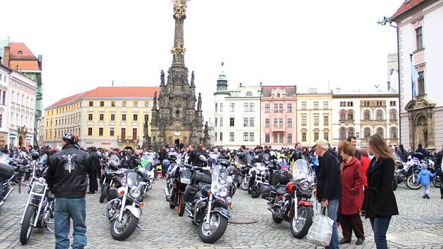 Sraz motorkářů v centru Olomouce
