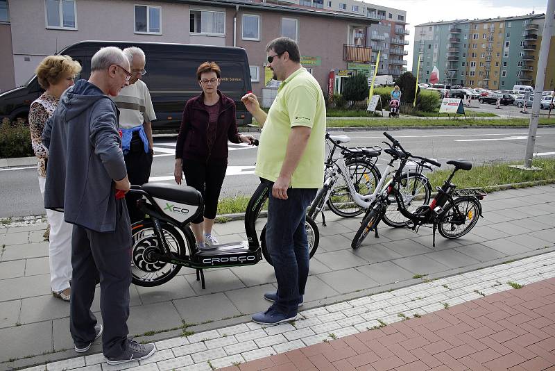 Olomouc - Seznámení seniorů s elektrokoly a elektrokoloběžkami