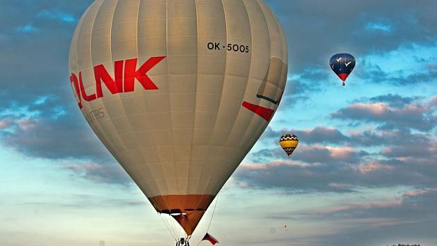 Z Olomouce poprvé hromadně odstartují balony. Zvou na fiestu na Bouzově -  Olomoucký deník