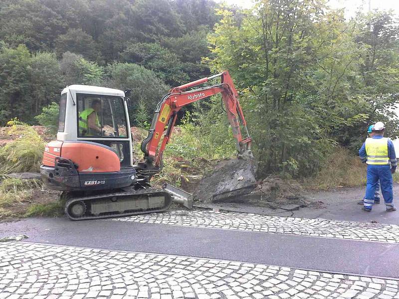 Hasiči zasahují při havárii plynového potrubí v Hlubočkách