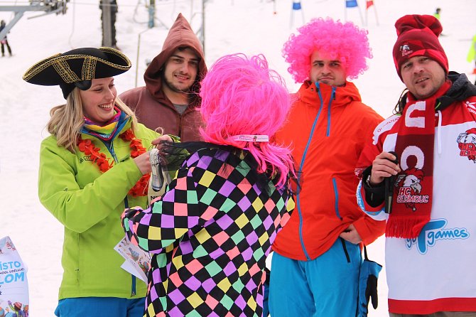 Karnevalové lyžařské závody v Parku sportu Hrubá Voda.