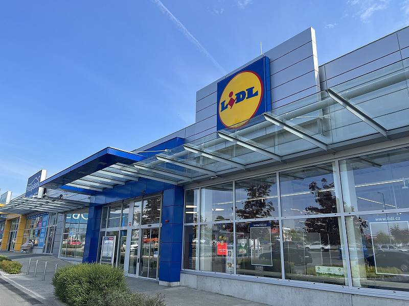 Nová prodejna řetězce Lidl v nákupním parku Haná v Olomouci chystá otevření, 10. května 2022