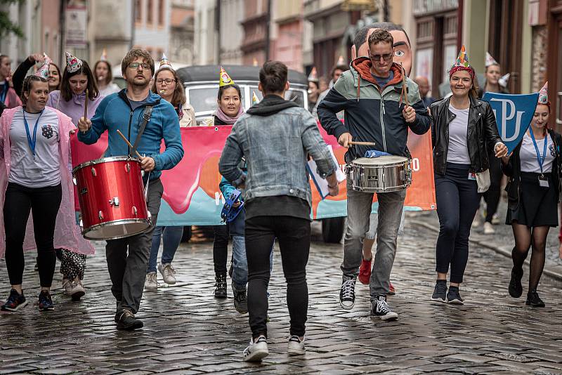 Majálesový průvod studentů UP v Olomouci. 25. května 2022