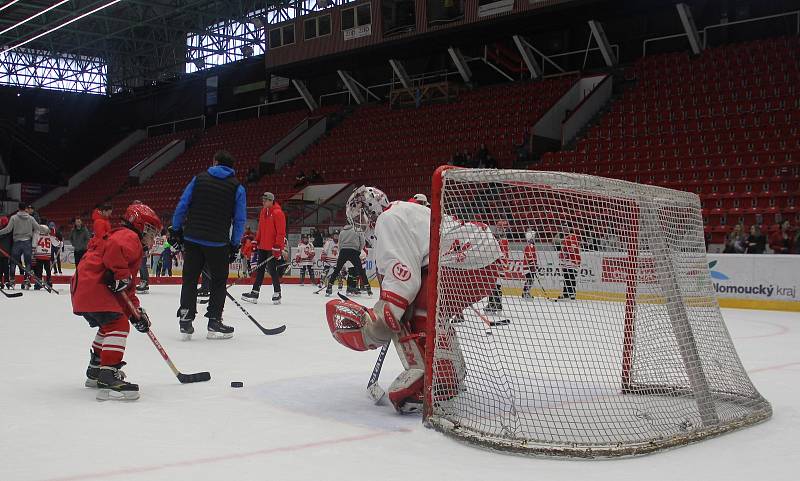 Hokejisté HC Olomouc se v plecharéně společně s fanoušky loučili se sezonou 2021/2022.