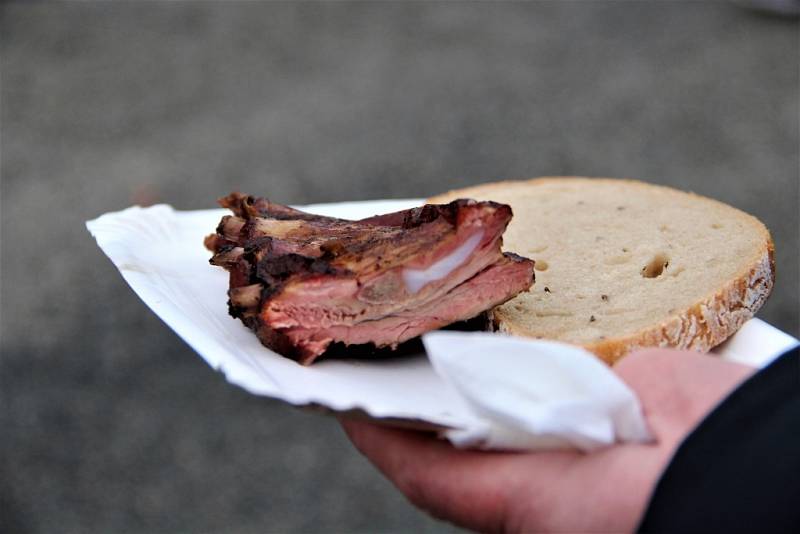 V Hněvotíně teklo pivo potokem a na stromě rostly jitrnice