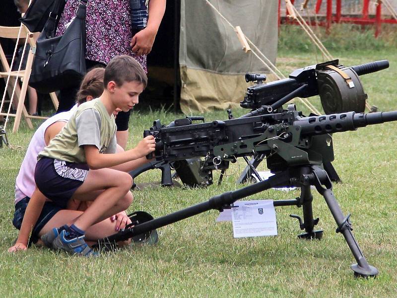 Army Day na baseballovém hřišti na Lacích