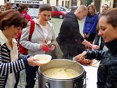 Už počtvrté chtěli organizátoři v Olomouci upozornit na problematiku chudoby a byznysu, který se kolem ní rozmáhá. Akce se konala u příležitosti Mezinárodního dne za vymýcení chudoby.