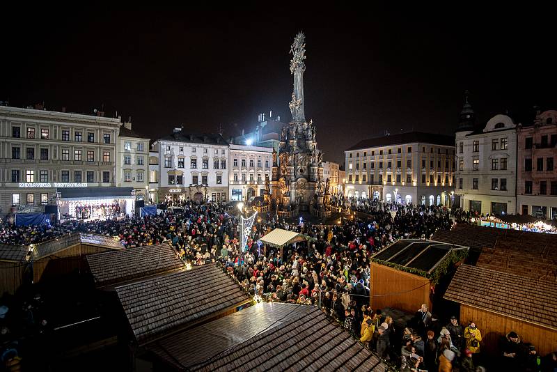 Rozsvícení vánočního stromu na Horním náměstí, 20. listopadu 2022, Olomouc.