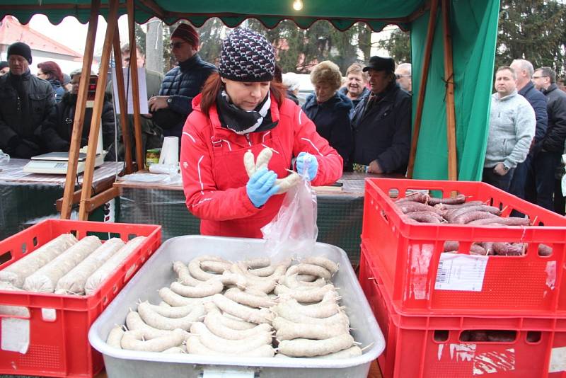 V Hněvotíně teklo pivo potokem a na stromě rostly jitrnice