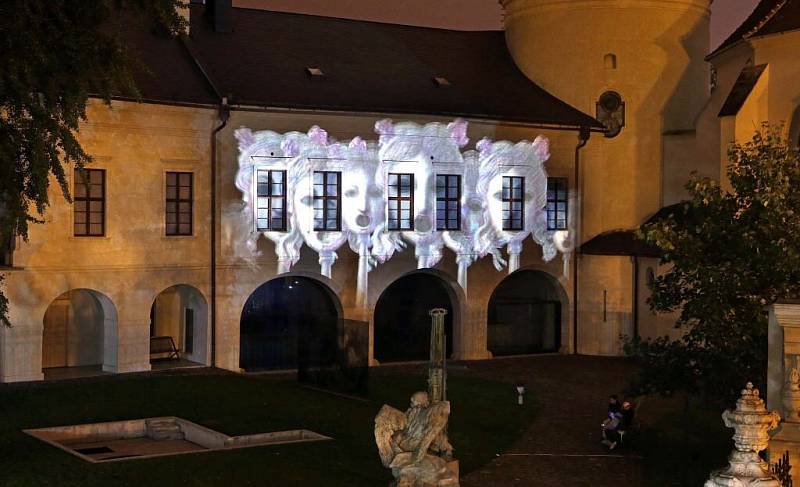 Videomapping na fasádě Arcidiecézního muzea v Olomouci. Festival Vzáří