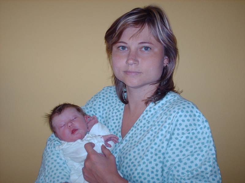 Julie Širgelová, Štěpánov, narozena 26. května ve Šternberku, míra 48 cm, váha 3220 g