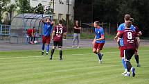 Fotbalisté Litovle (v červeném) porazili v krajském přeboru doma Želatovice 4:1.