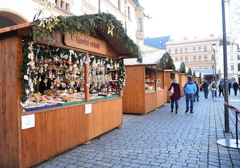 Zimní jarmark v centru Olomouce otevřel, 2. prosince 2021