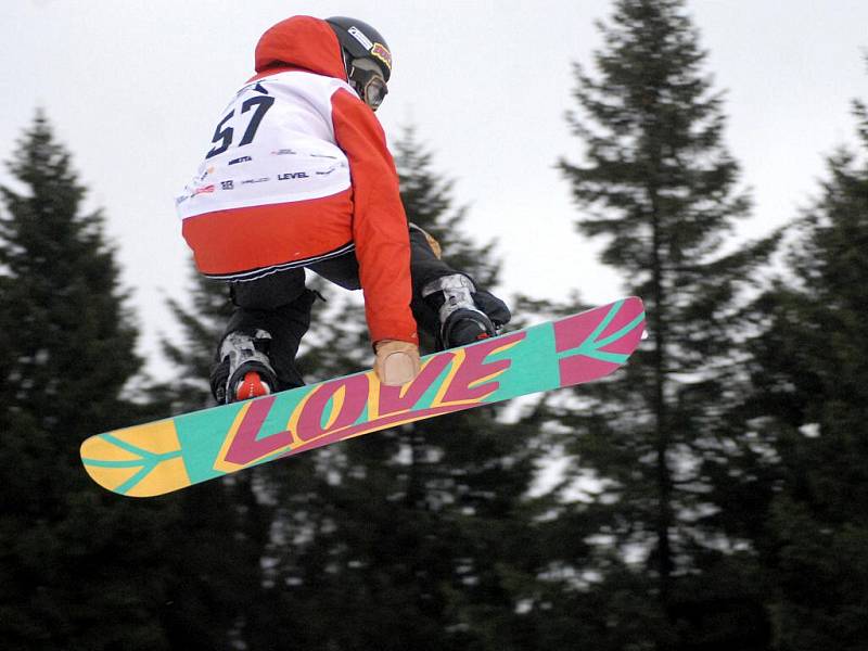 Ve Skateshop.cz Snowparku Paprsek v Jeseníkách se potkala česká snowboardová elita ve slopestylu