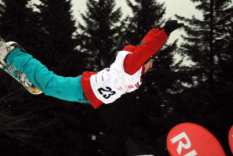 Ve Skateshop.cz Snowparku Paprsek v Jeseníkách se potkala česká snowboardová elita ve slopestylu