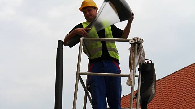 V sobotu 13. září začala na Horním náměstí výměna starých lamp za nové