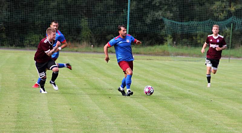 Fotbalisté Litovle (v červeném) porazili v krajském přeboru doma Želatovice 4:1.